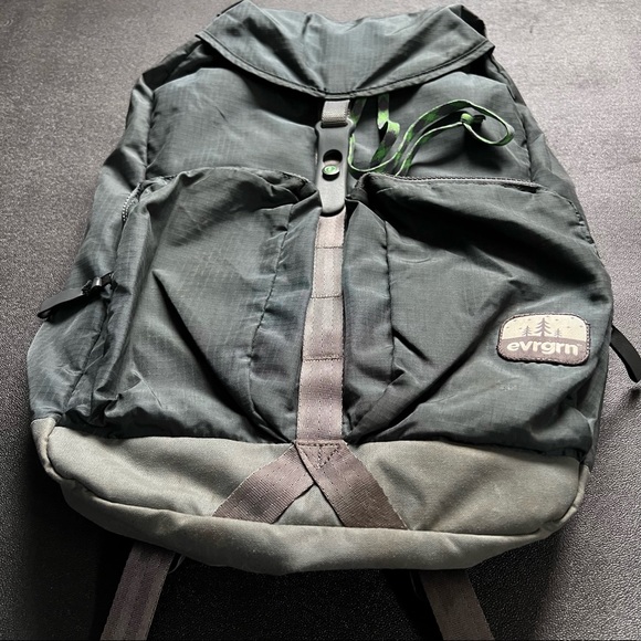 Evrgrn Kickback Casual Frameless Quick Pull Cordlock Cinch Travel Day Pack 18L - Picture 3 of 3